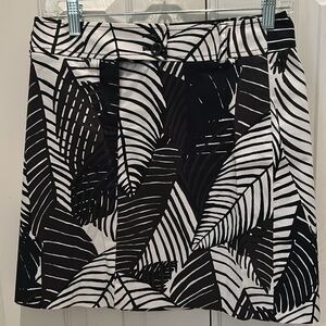 White House-Black Market Light Weight Summer Skirt Black & White